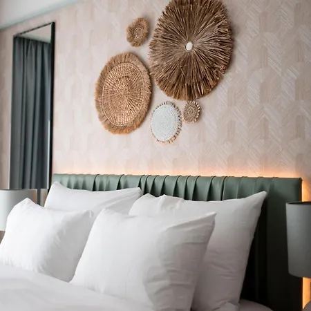Riviera فندق 4*