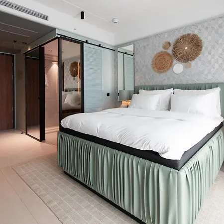 Riviera 4* موس
