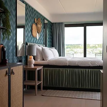 Riviera Hotel