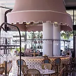 Riviera 4* موس